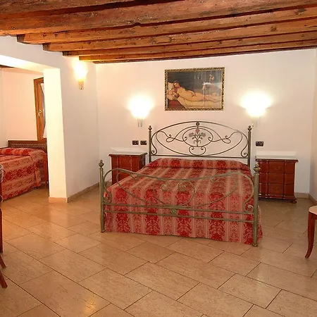 Ca' Dei Leoni 3* البندقية