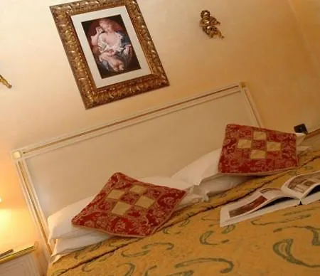 Ca' Dei Leoni فندق