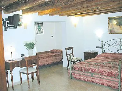Ca' Dei Leoni Hotel 3*